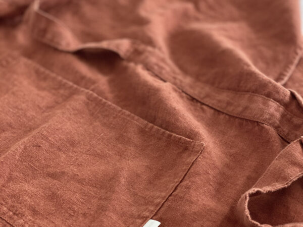 Forklæde i hør “Nola” – Rust